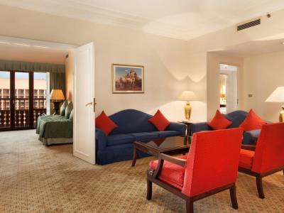 Hotel World Trade Center & Residences Caïro