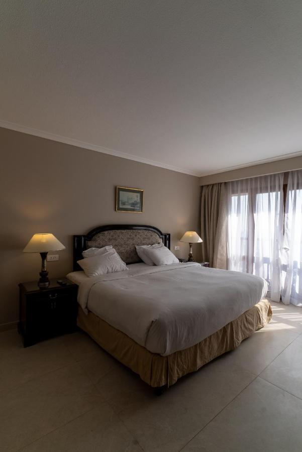 Hotel World Trade Center & Residences 4*