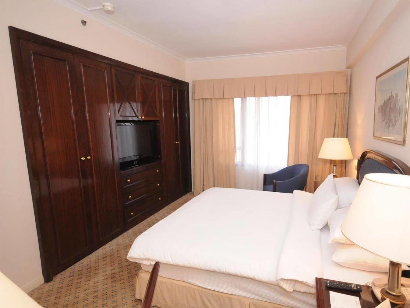 World Trade Center & Residences Hotel 4*