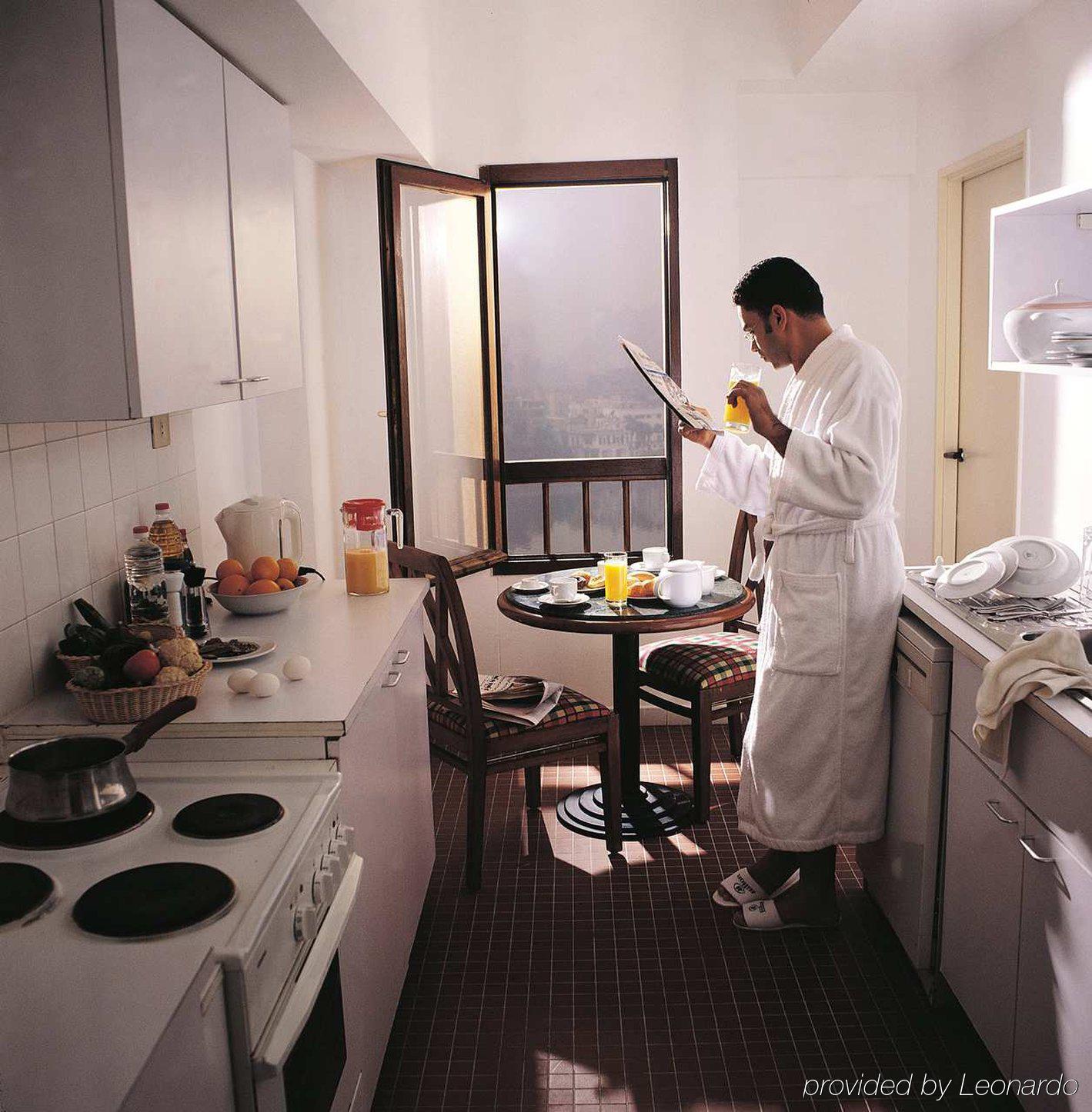 World Trade Center & Residences Hotel 4*